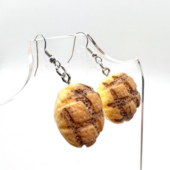 Concha Earrings - Seashell Earrings - Hispanic Earrings - Pastry Bakery Earrings - Picture 3 of 8